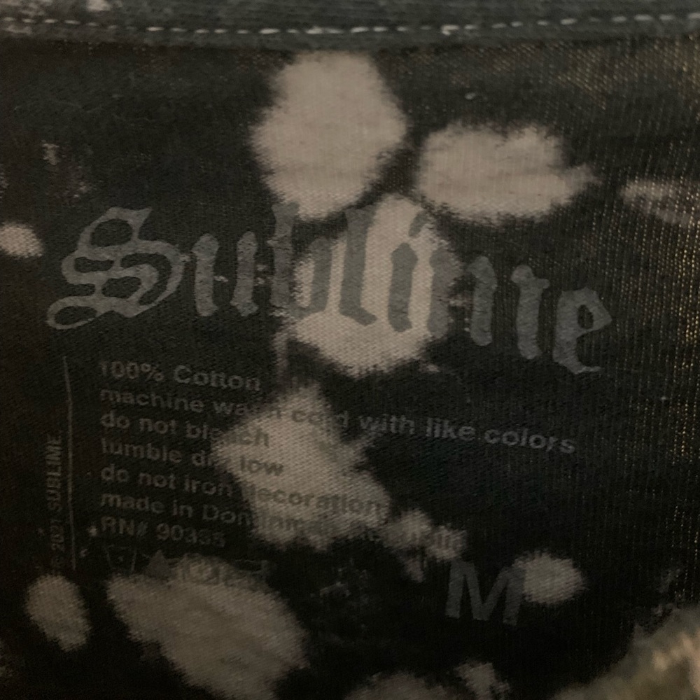 🎃🎃 3/$25🎃🎃  Sublime Tshirt size M - Picture 3 of 4
